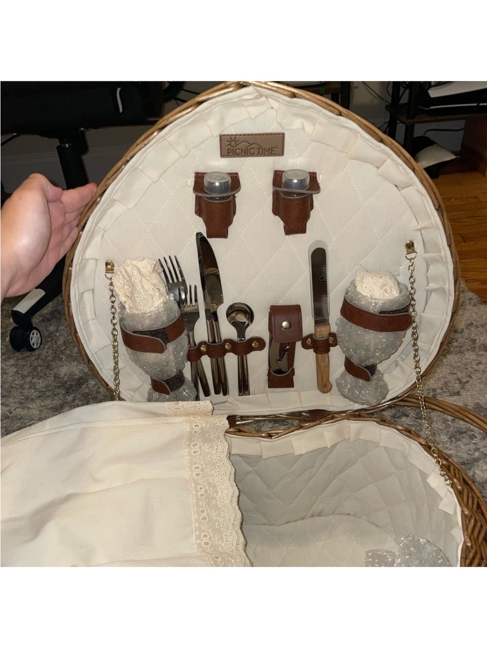 Large Heart Woven Wicker Picnic Basket Handled Tote - Picture 2 of 6